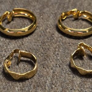 Vintage Gold Tone Hoop Clip On Earrings LOT OF 2  Beveled Edge 1" Geometric 3/4"